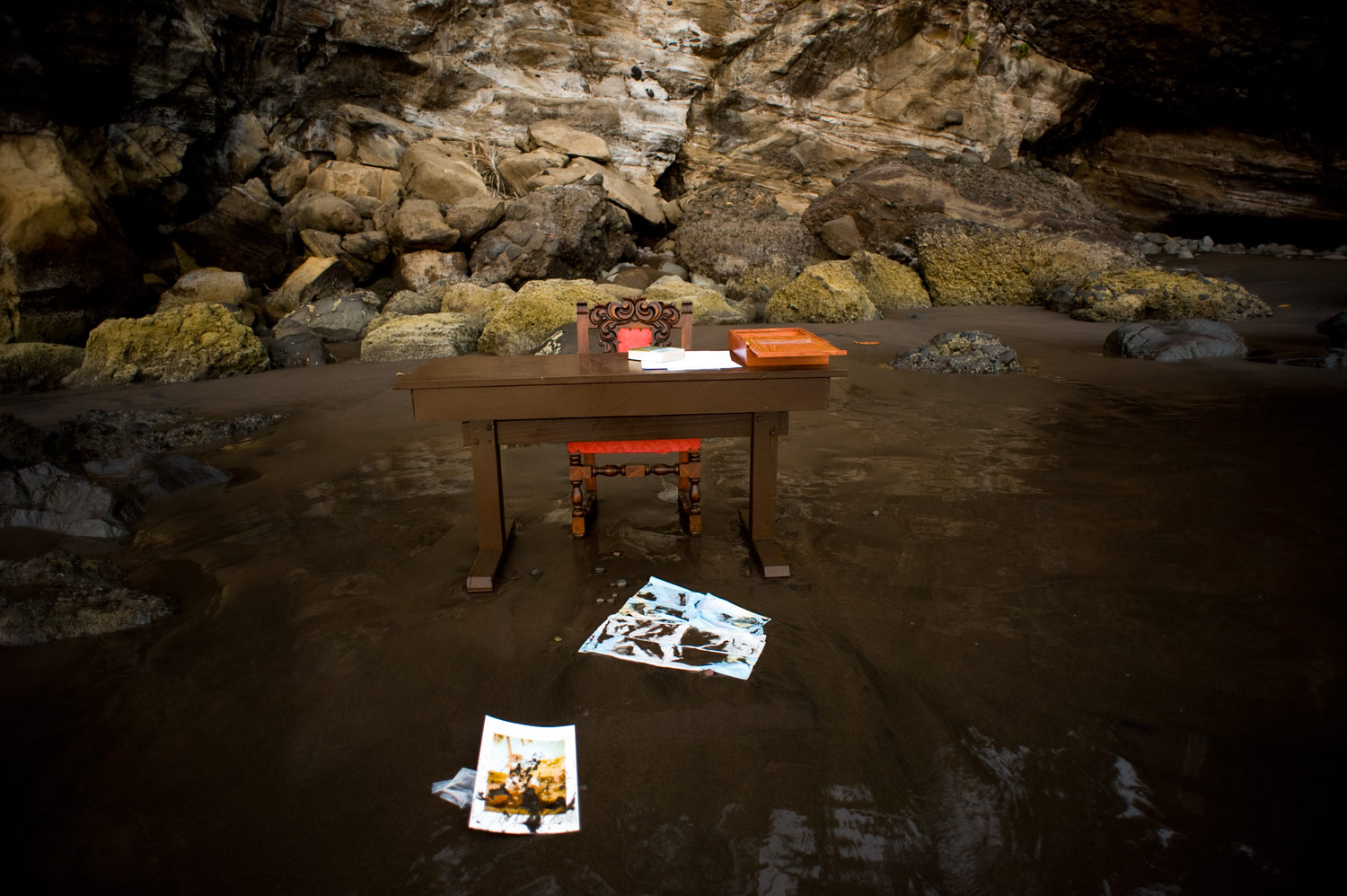   Altagracia and map into the water...